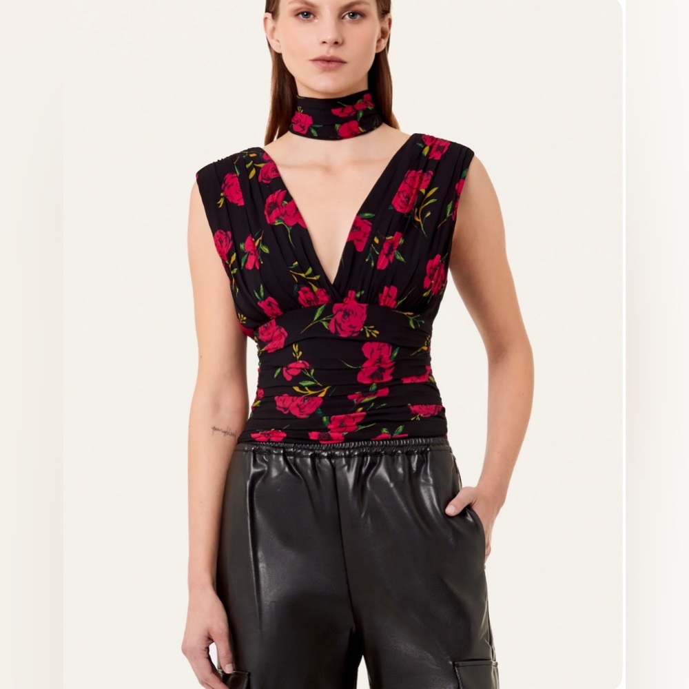 NICHOLAS Floral Black and Red Women's Top